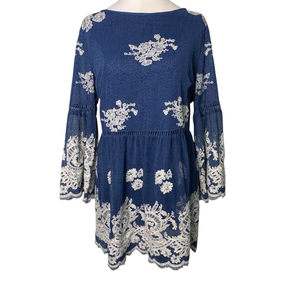 John Mark Women’s Medium Blue & White Lace Trim Long Sleeve Feminine Tunic Top